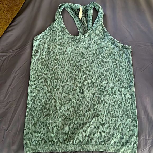 Athleta Tops - Athleta Momentum Blue Leopard print Tank Top Size M